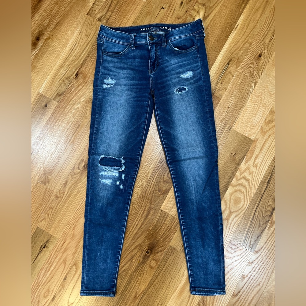 American Eagle size 4 Regular Distressed Skinny Jeans